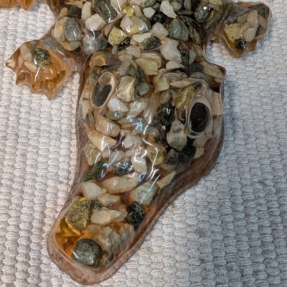 Collectable Lutice Stone Lizard - Picture 2 of 3